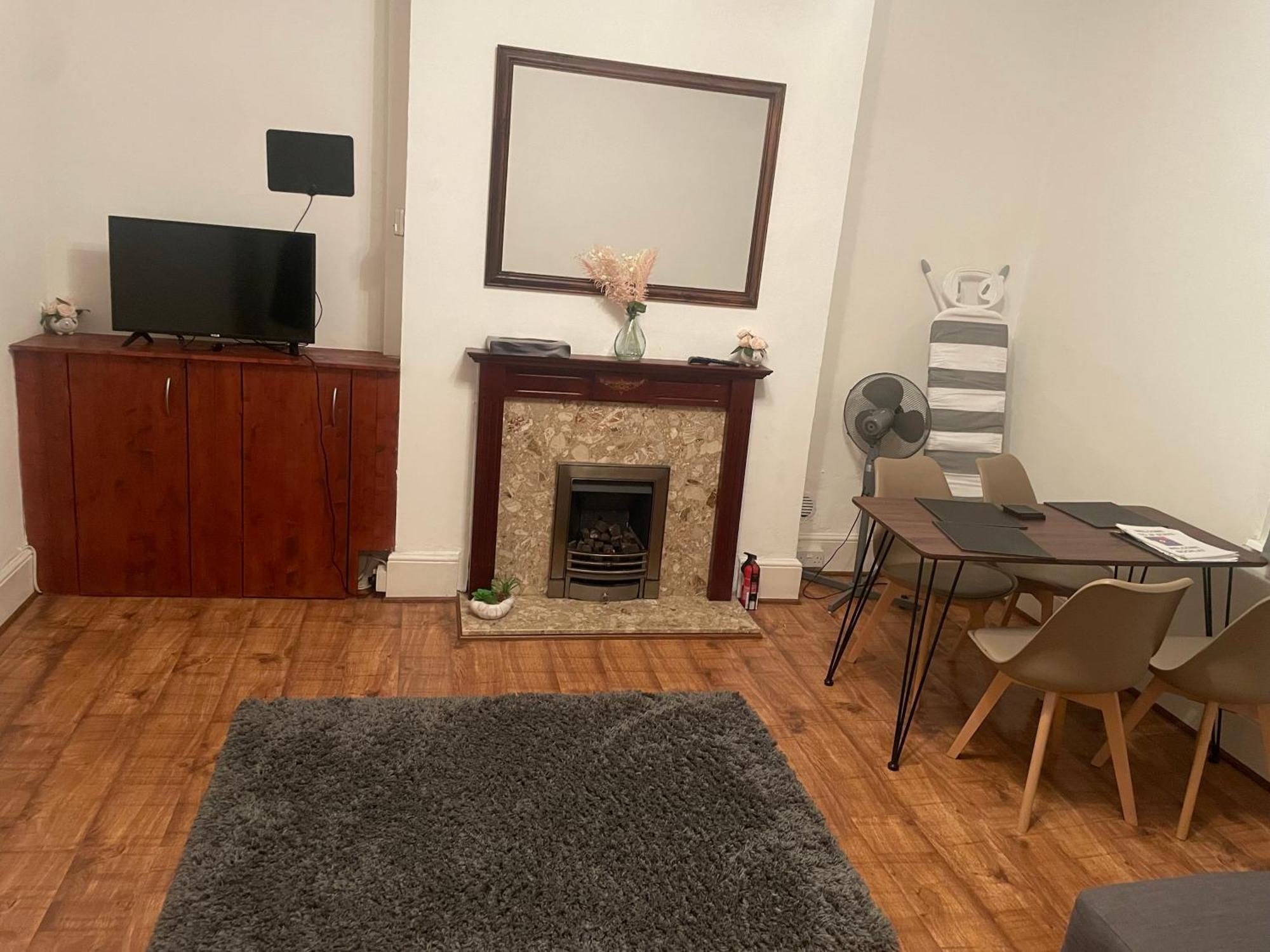 Luxury 1-Bed Apartment With Stunning City Views Perfect For Short Stays In Londres Exterior foto